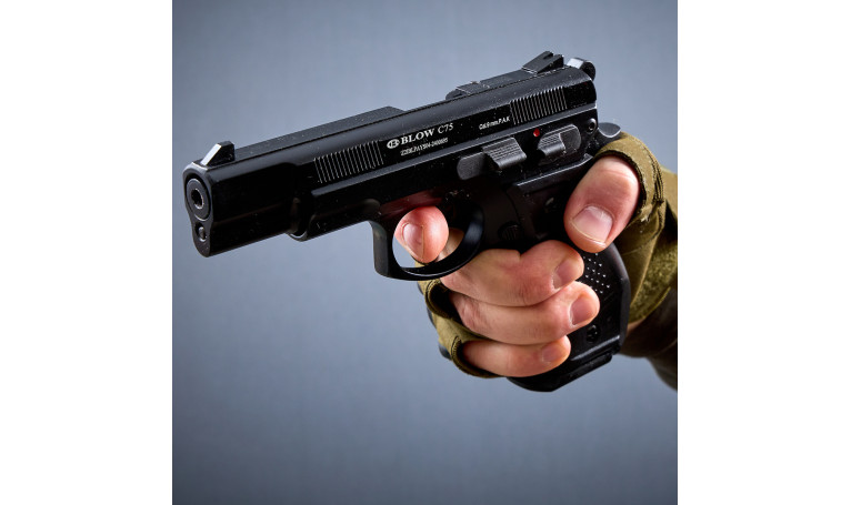 Стартовий пістолет Blow c 75 з додатковим магазином Стартовий пістолет Blow c 75 з додатковим магазином