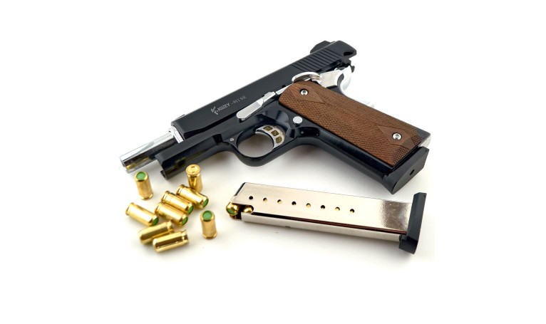 Стартовый пистолет KUZEY 911 SX Black с дополнительным магазином Стартовый пистолет KUZEY 911 SX Black с дополнительным магазином