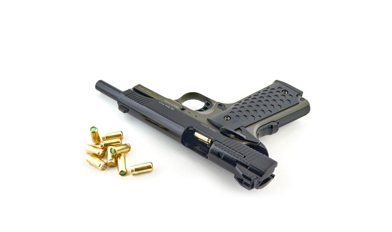 Cтартовый пистолет Kuzey 911 Black/Green Grips с дополнительным магазином